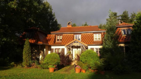 Lisi Dwór in Czarny Młyn